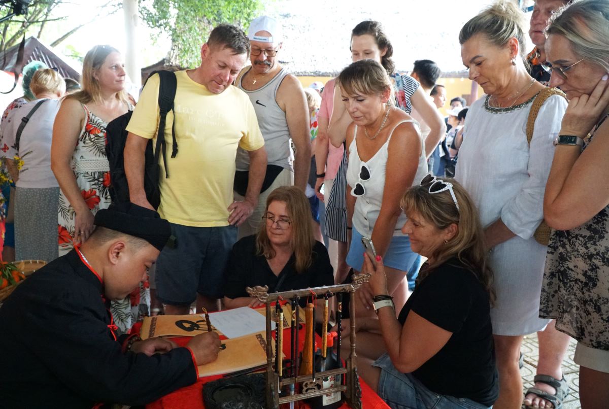 Việt Nam đón lượng khách quốc tế cao chưa từng có